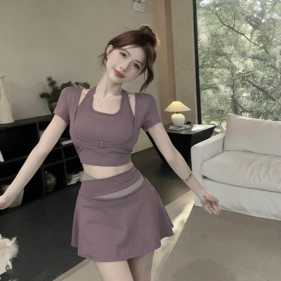 紫色修身假两件上衣+高腰短裙瑜伽套装